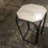 Tappeto-sapore-di-vaniglia-e-tavolino-TRAY1-con-top-in-marmo-Carrara-1024x1024